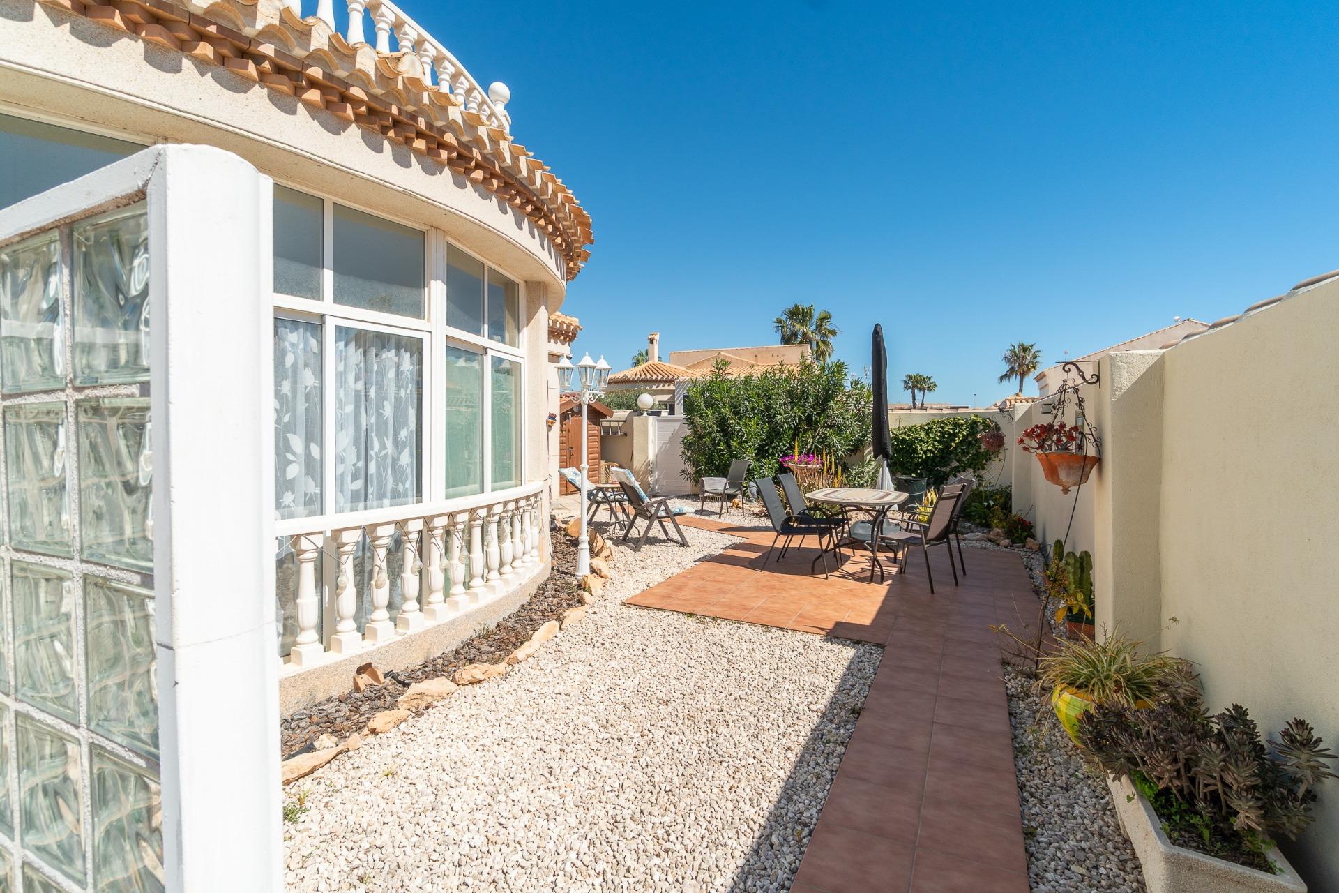 For sale - 3 Bedroom 2 Bathroom Villa in Orihuela Costa - La Zenia  - Alicante
