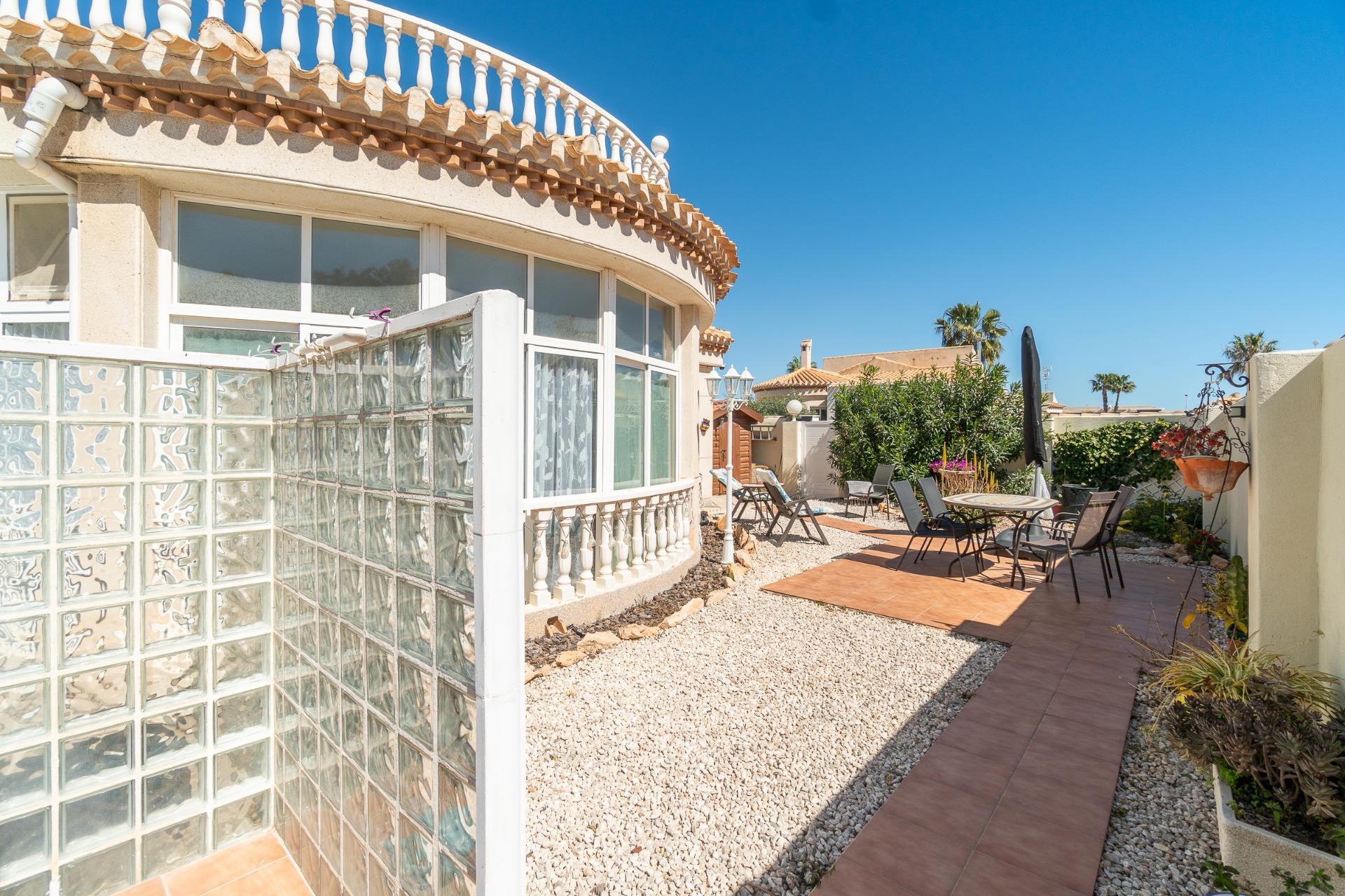 For sale - 3 Bedroom 2 Bathroom Villa in Orihuela Costa - La Zenia  - Alicante