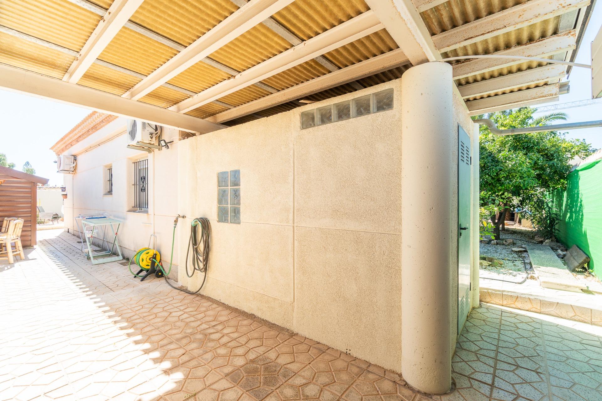 For sale - 3 Bedroom 2 Bathroom Villa in Orihuela Costa - La Zenia  - Alicante