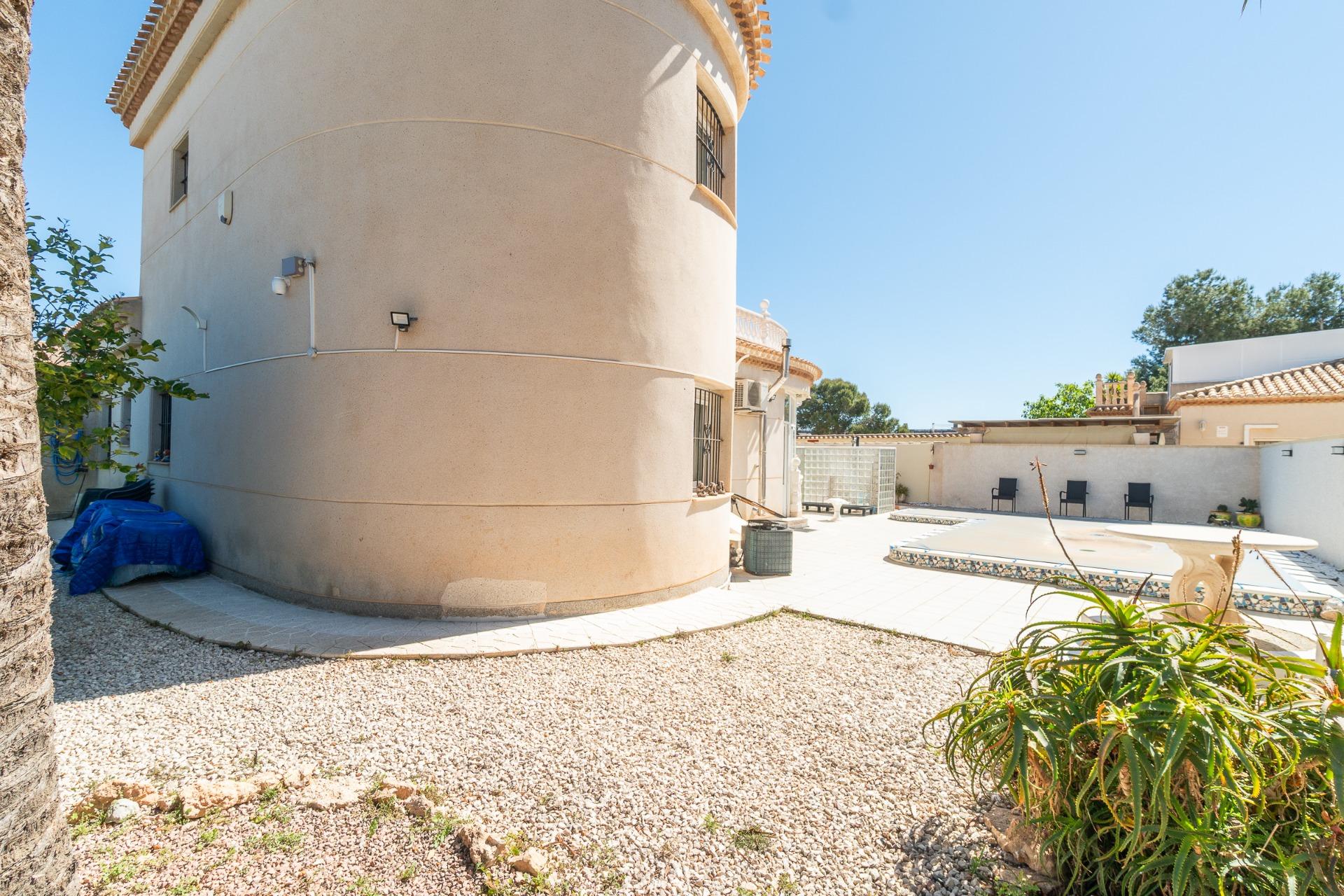 For sale - 3 Bedroom 2 Bathroom Villa in Orihuela Costa - La Zenia  - Alicante
