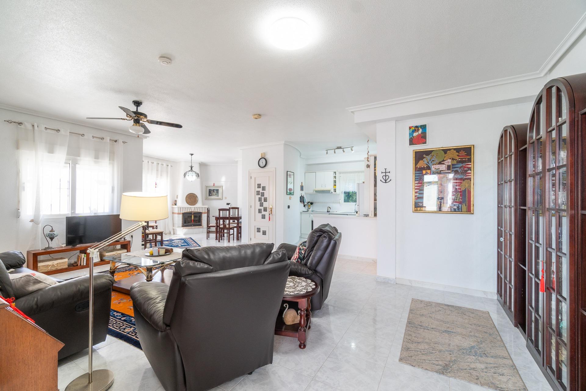 For sale - 3 Bedroom 2 Bathroom Villa in Orihuela Costa - La Zenia  - Alicante