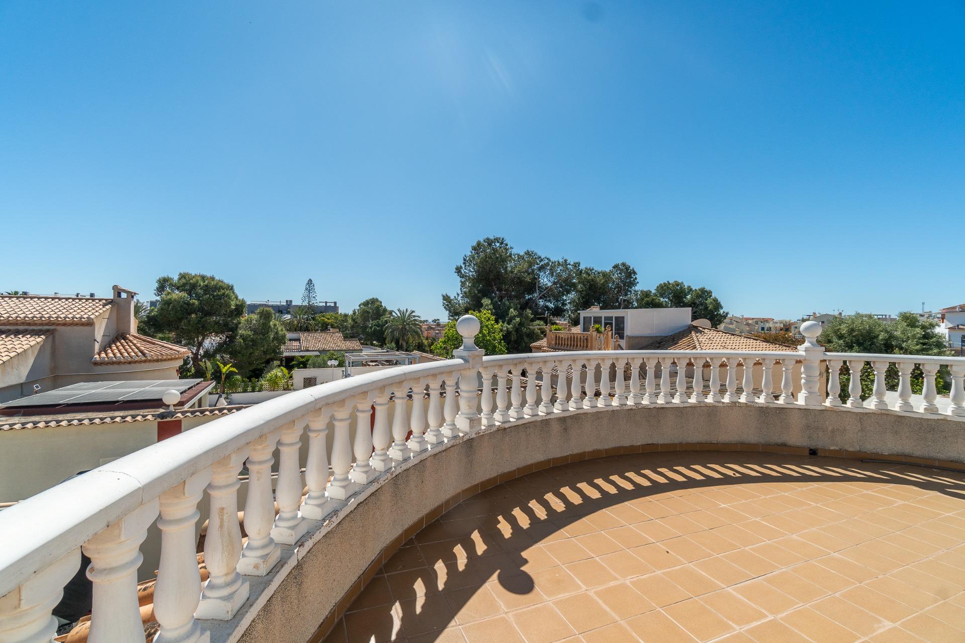 For sale - 3 Bedroom 2 Bathroom Villa in Orihuela Costa - La Zenia  - Alicante