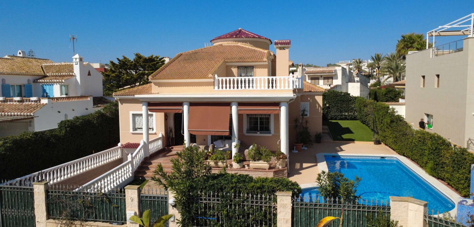 For sale - 5 Bedroom 6 Bathroom Detached Villa in Torrevieja - Torrelamata - La Mata  - Costa Blanca (Alicante)