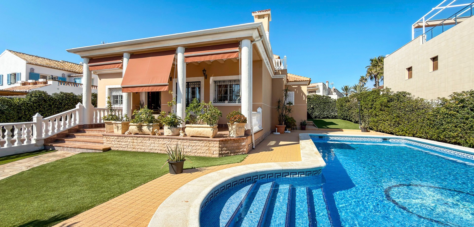 For sale - 5 Bedroom 6 Bathroom Detached Villa in Torrevieja - Torrelamata - La Mata  - Costa Blanca (Alicante)