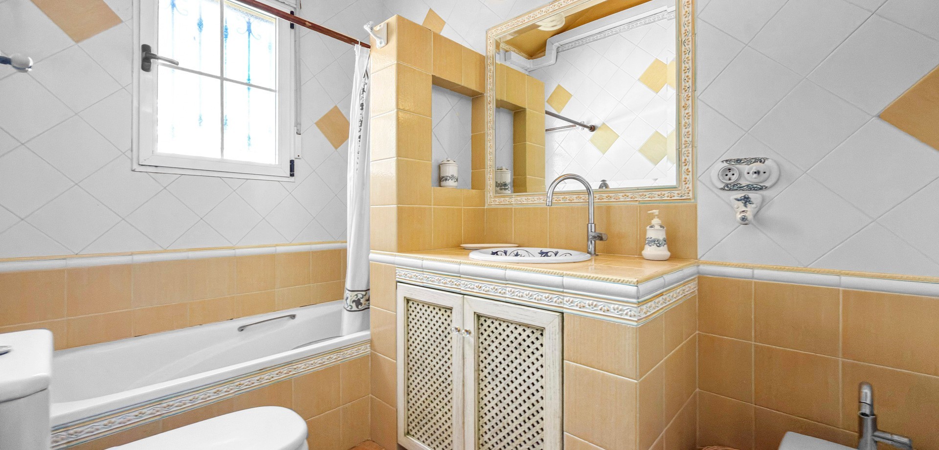 For sale - 5 Bedroom 6 Bathroom Detached Villa in Torrevieja - Torrelamata - La Mata  - Costa Blanca (Alicante)