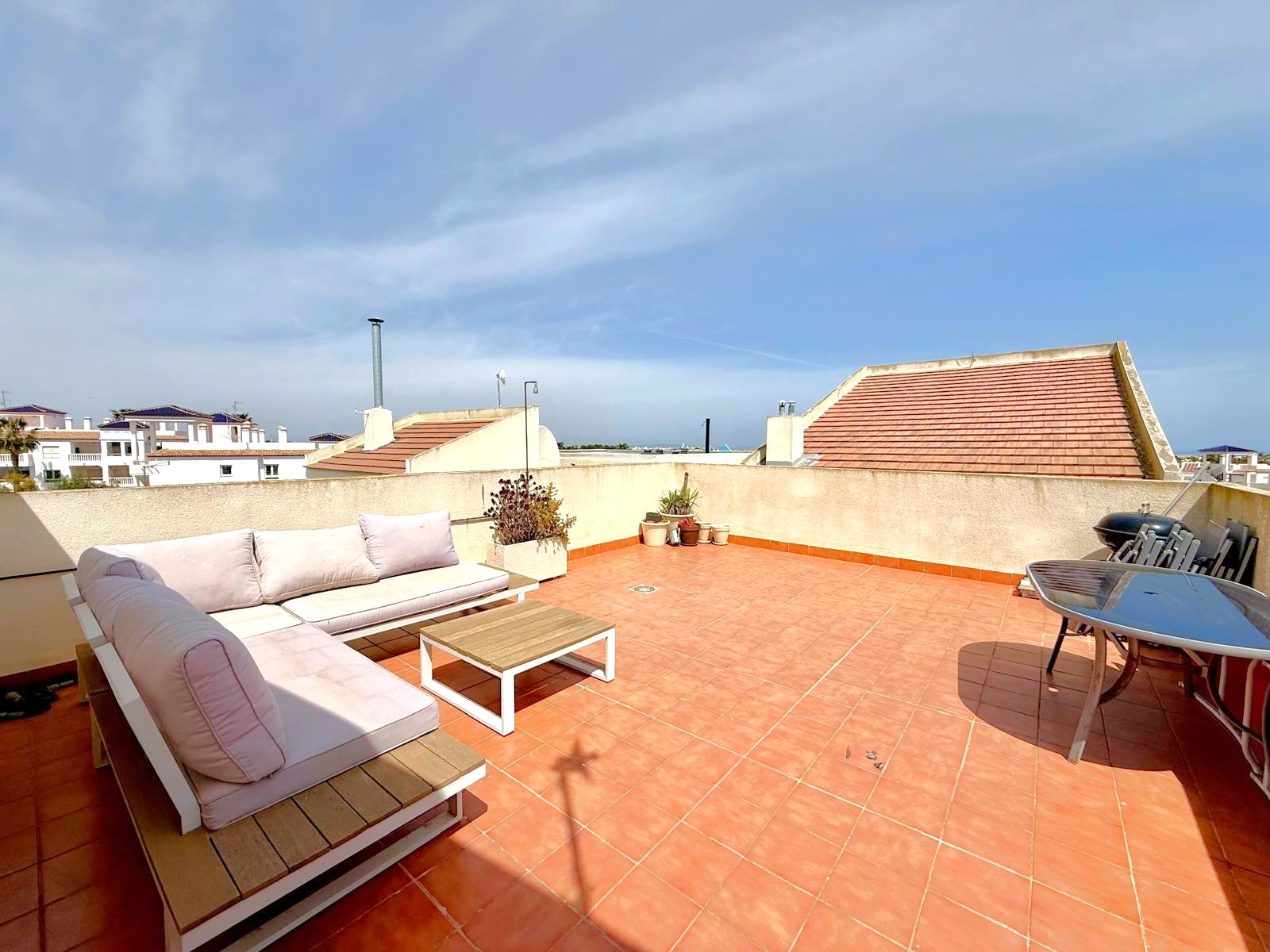 For sale - 2 Bedroom 1 Bathroom Penthouse in Villamartin - Villamartín  - Alicante