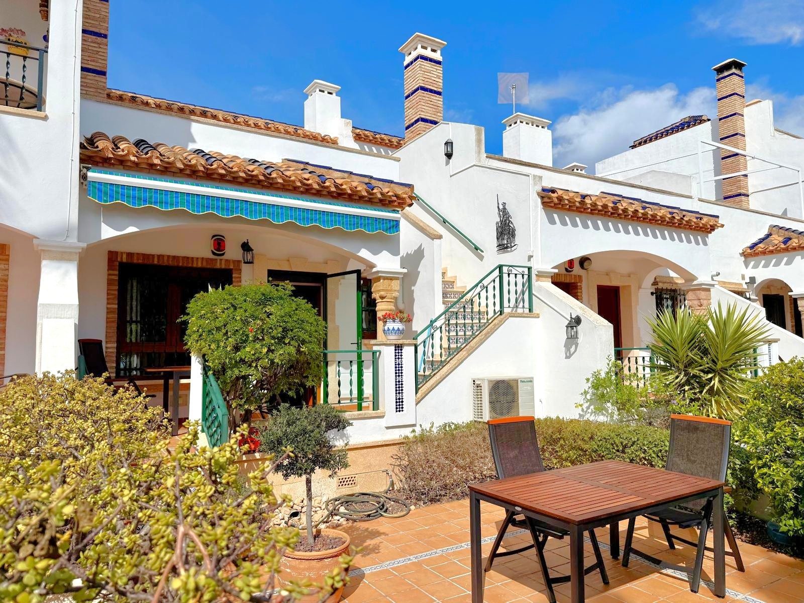 For sale - 3 Bedroom 3 Bathroom Townhouse in Villamartin - Villamartín  - Alicante