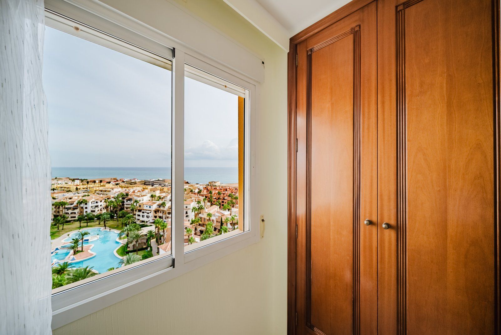 For sale - 3 Bedroom 2 Bathroom Apartamento in Torrevieja - Playa de Los Locos  - Alicante