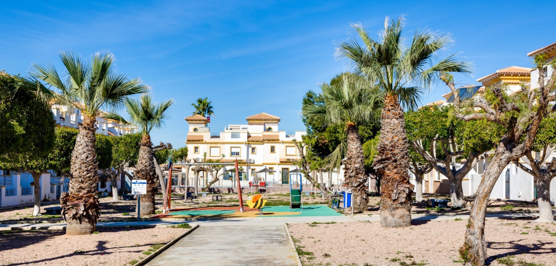 For sale - 3 Bedroom 2 Bathroom Townhouse in Torrevieja - Torrevieja  - Costa Blanca (Alicante)