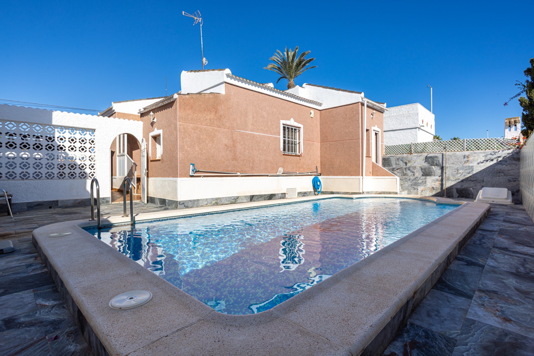 For sale - 3 Bedroom 2 Bathroom Detached Villa in Torrevieja - Urbanización San Luis  - Alicante