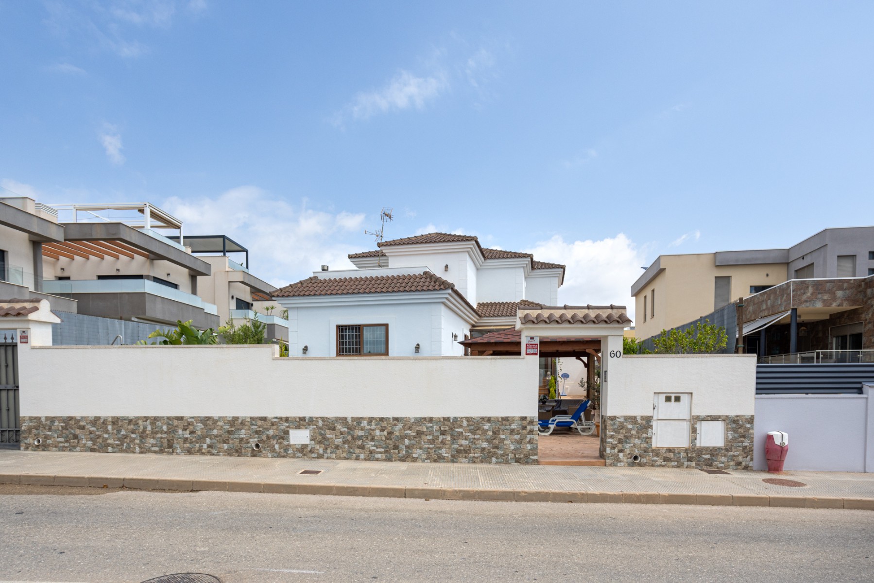 For sale - 4 Bedroom 3 Bathroom Detached Villa in Los Montesinos - La Herrada  - Alicante