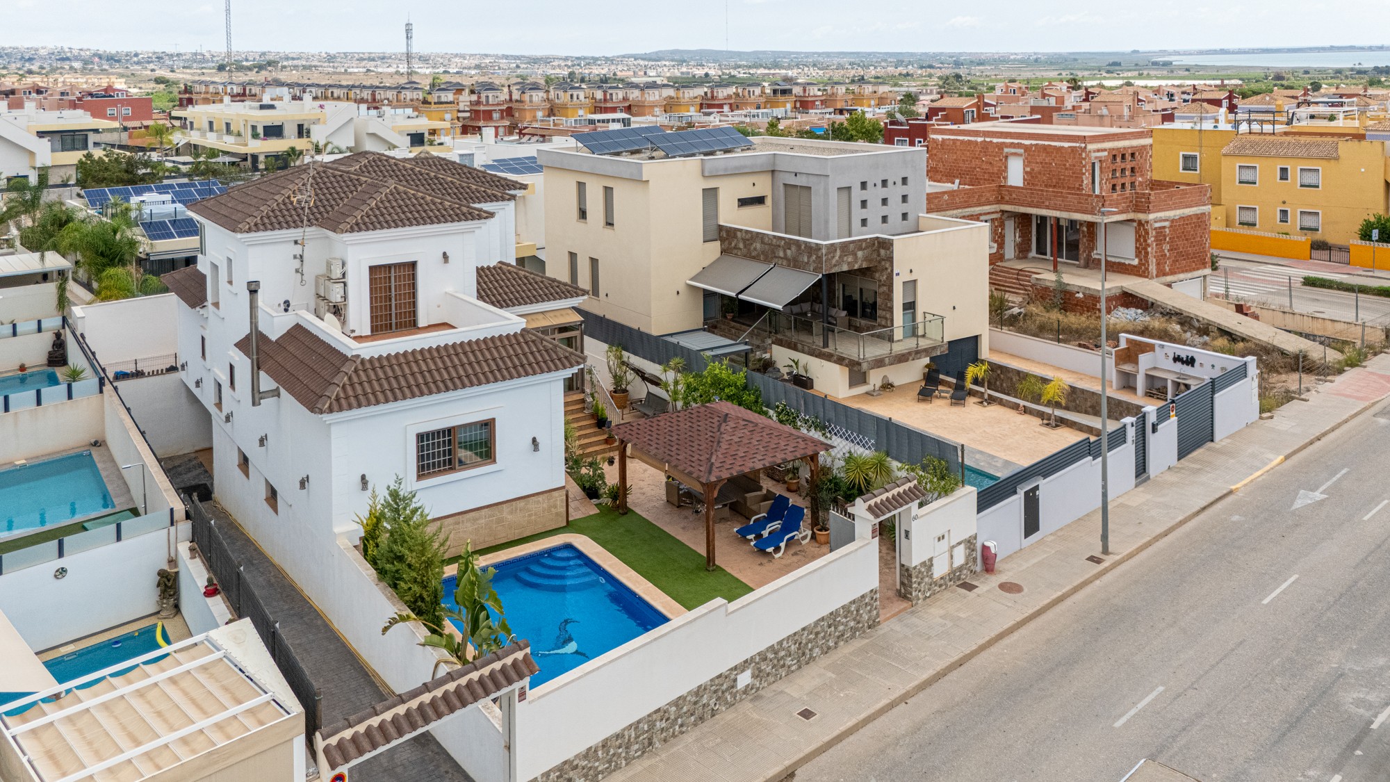 For sale - 4 Bedroom 3 Bathroom Detached Villa in Los Montesinos - La Herrada  - Alicante
