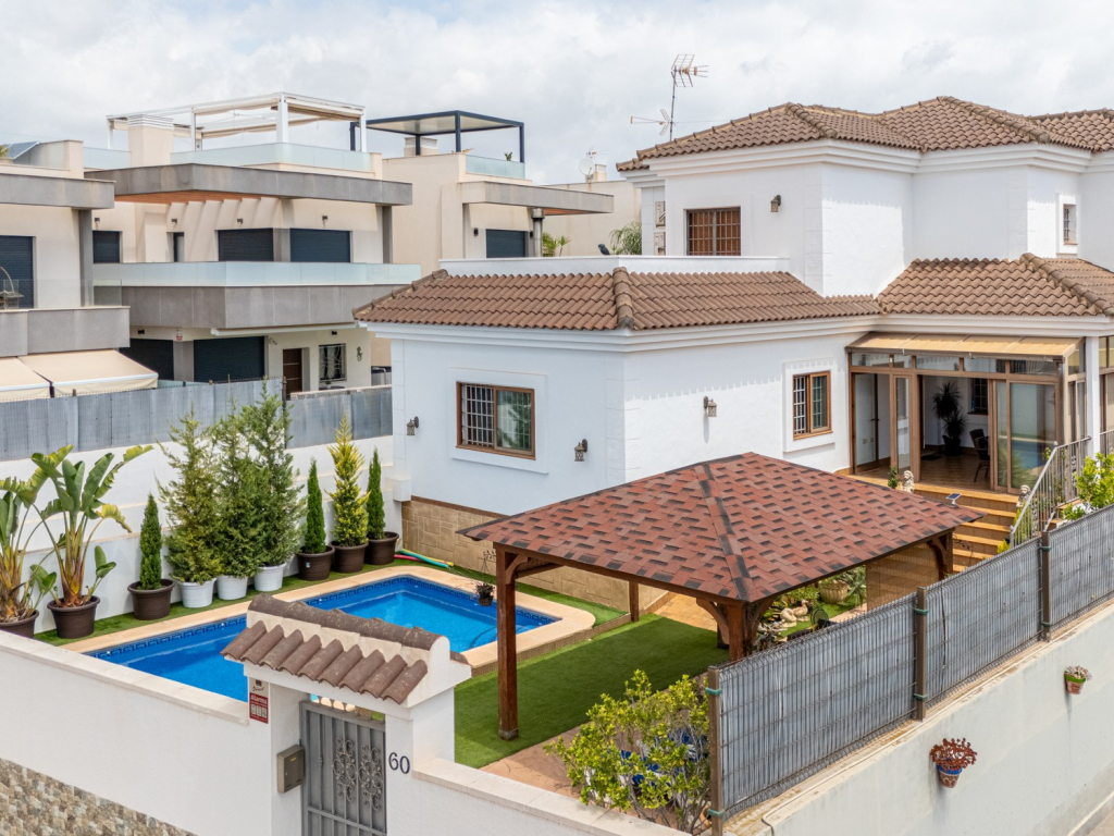 4 Bedroom 3 Bathroom Detached Villa in Los Montesinos
