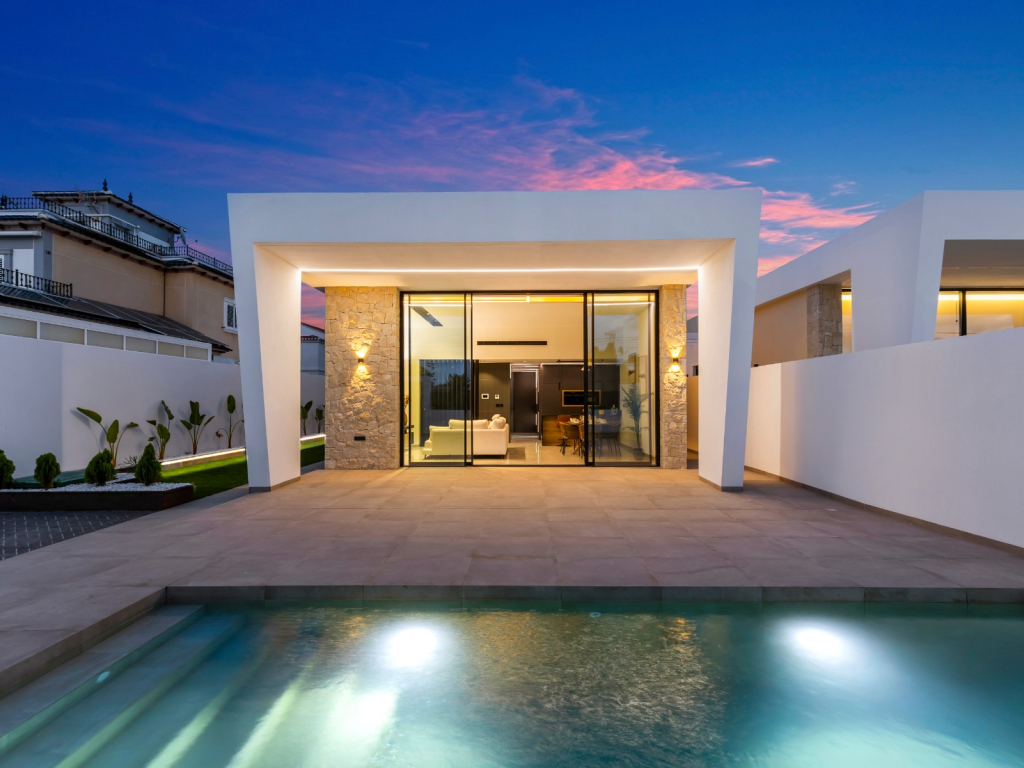 3 Bedroom 2 Bathroom Villa in El Chaparral