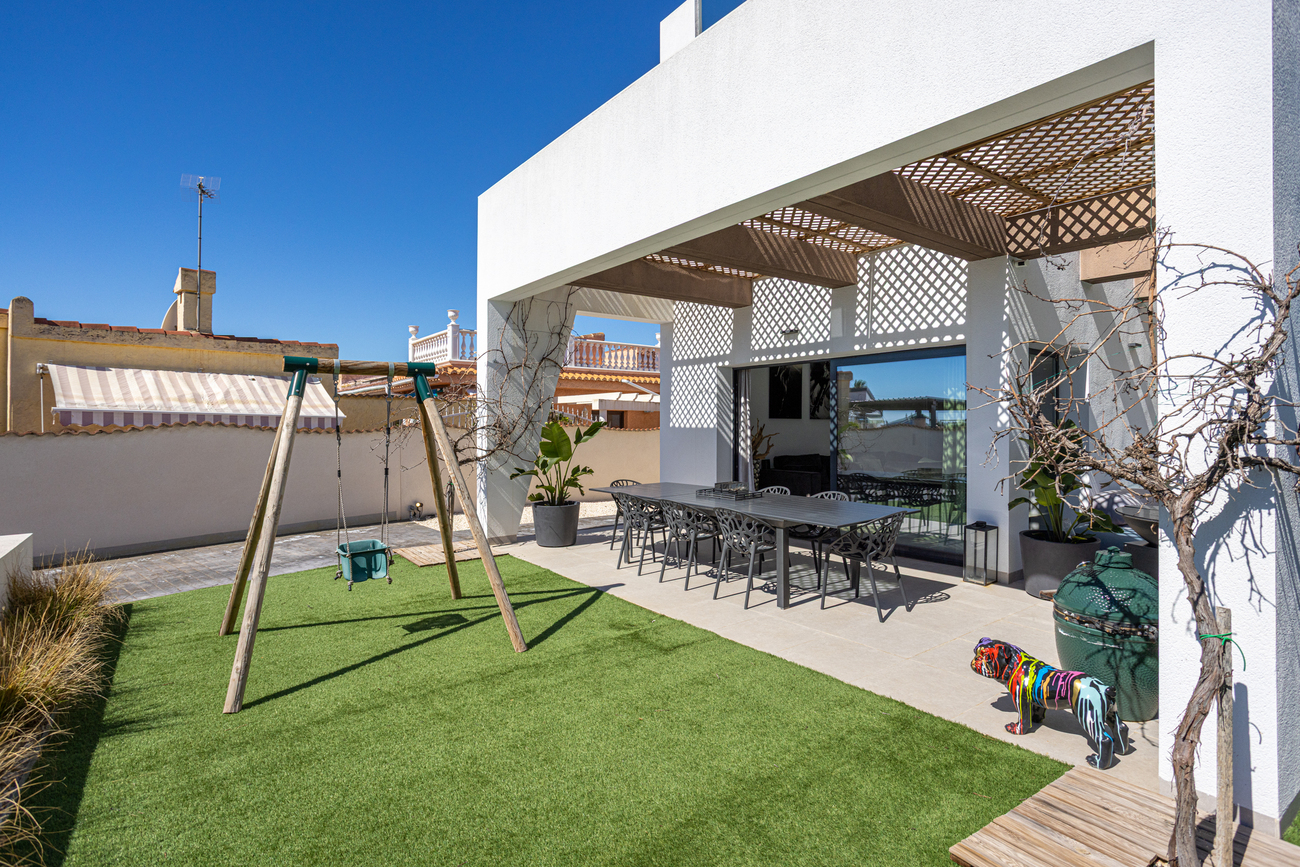 For sale - 4 Bedroom 3 Bathroom Villa in Ciudad Quesada - center  - Alicante