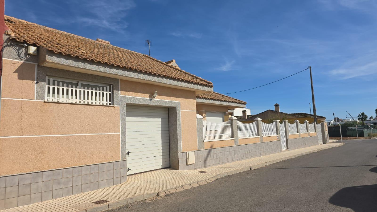 For sale - 4 Bedroom 2 Bathroom Villa in Pilar de La Horadada - Pilar De La Horadada  - Alicante