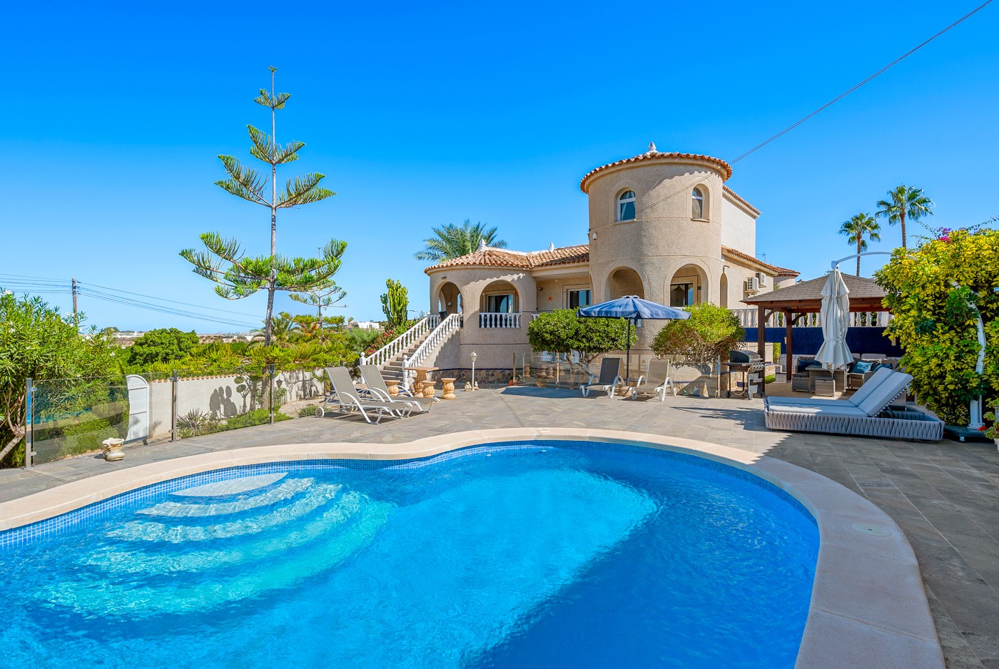 For sale - 5 Bedroom 4 Bathroom Villa in Almoradi - Inland  - Alicante