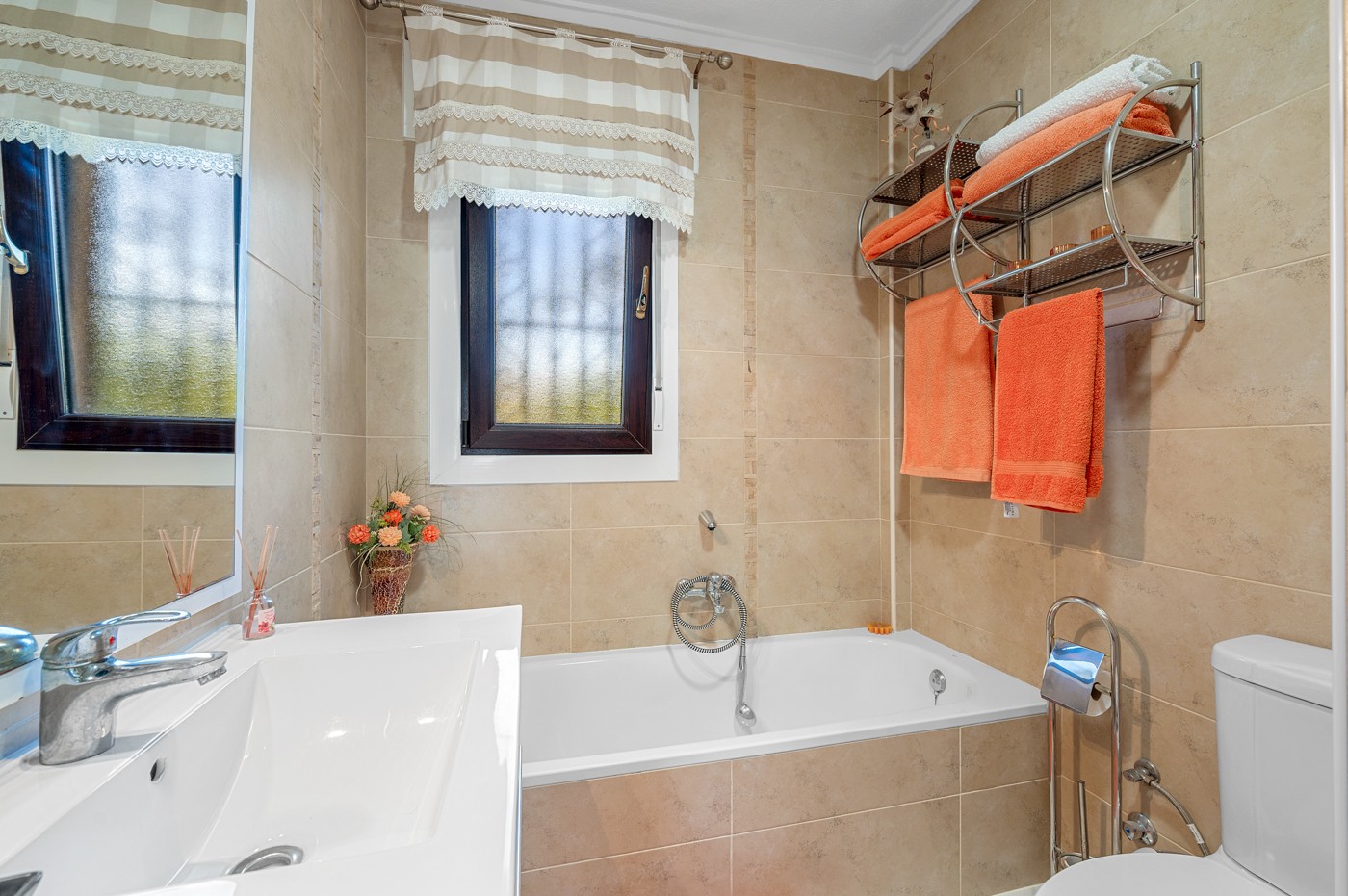 For sale - 5 Bedroom 4 Bathroom Villa in Almoradi - Inland  - Alicante