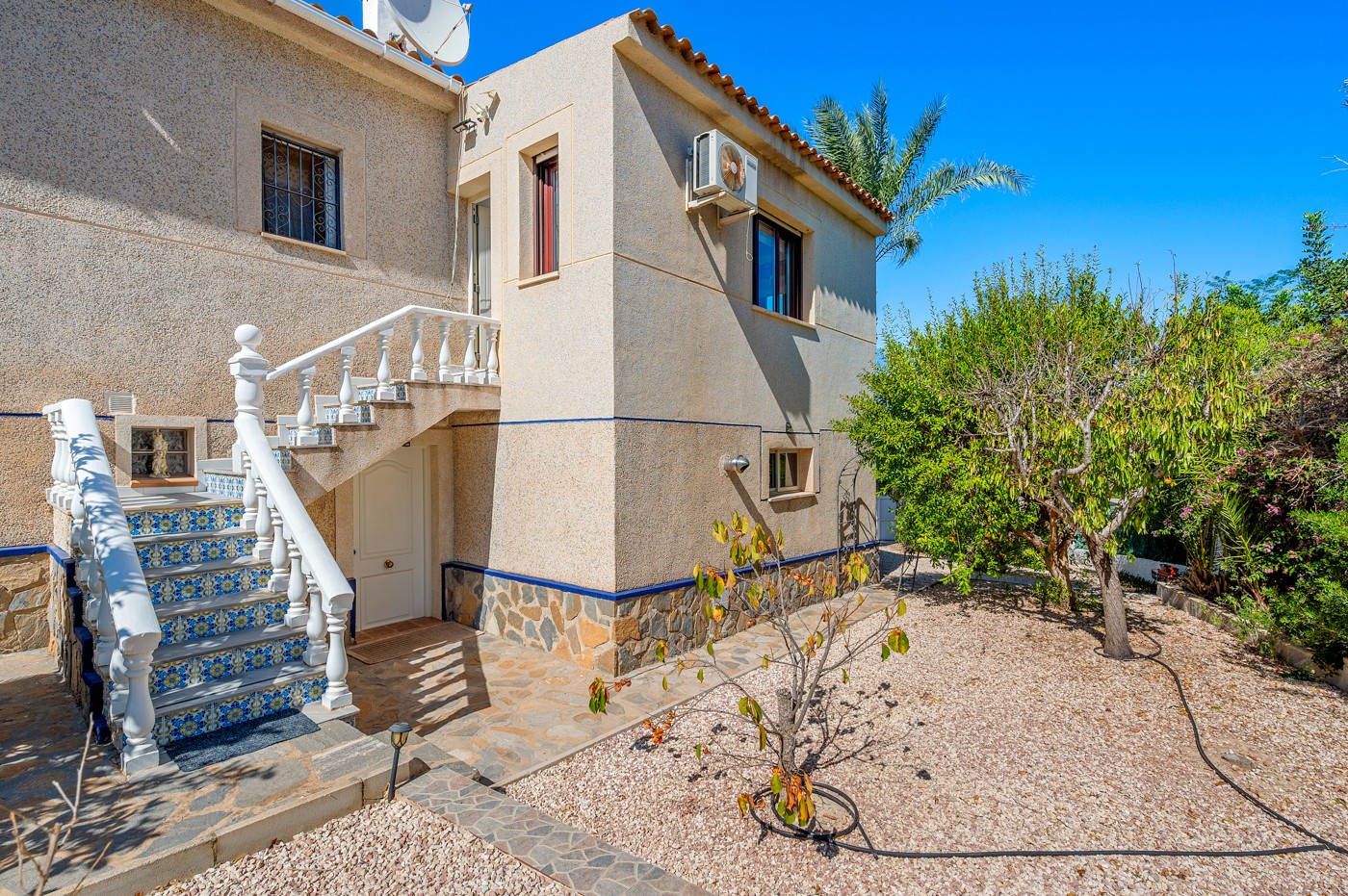 For sale - 5 Bedroom 4 Bathroom Villa in Almoradi - Inland  - Alicante