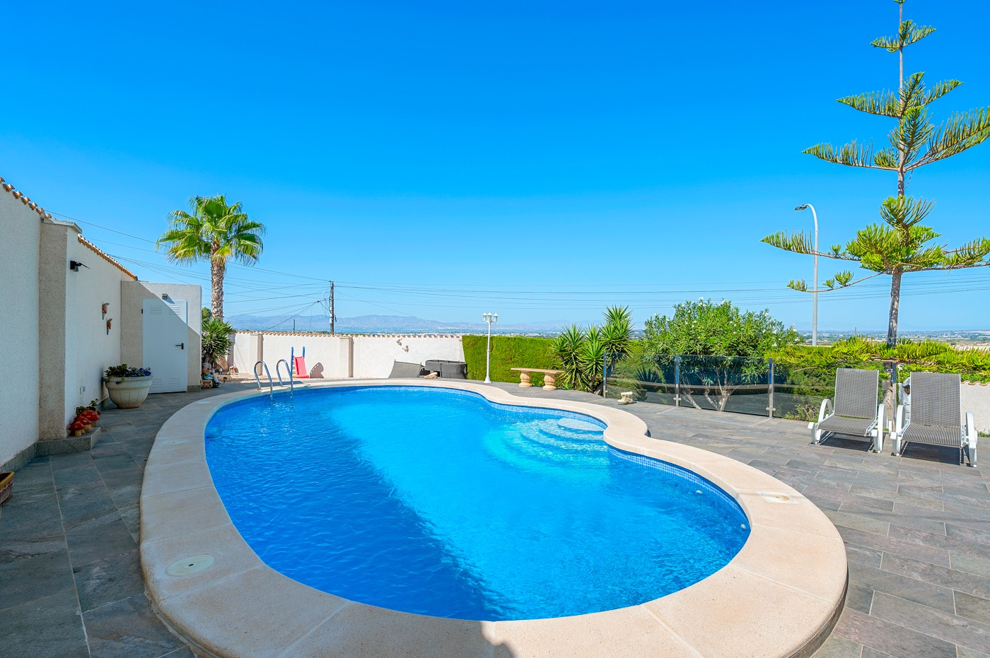 For sale - 5 Bedroom 4 Bathroom Villa in Almoradi - Inland  - Alicante