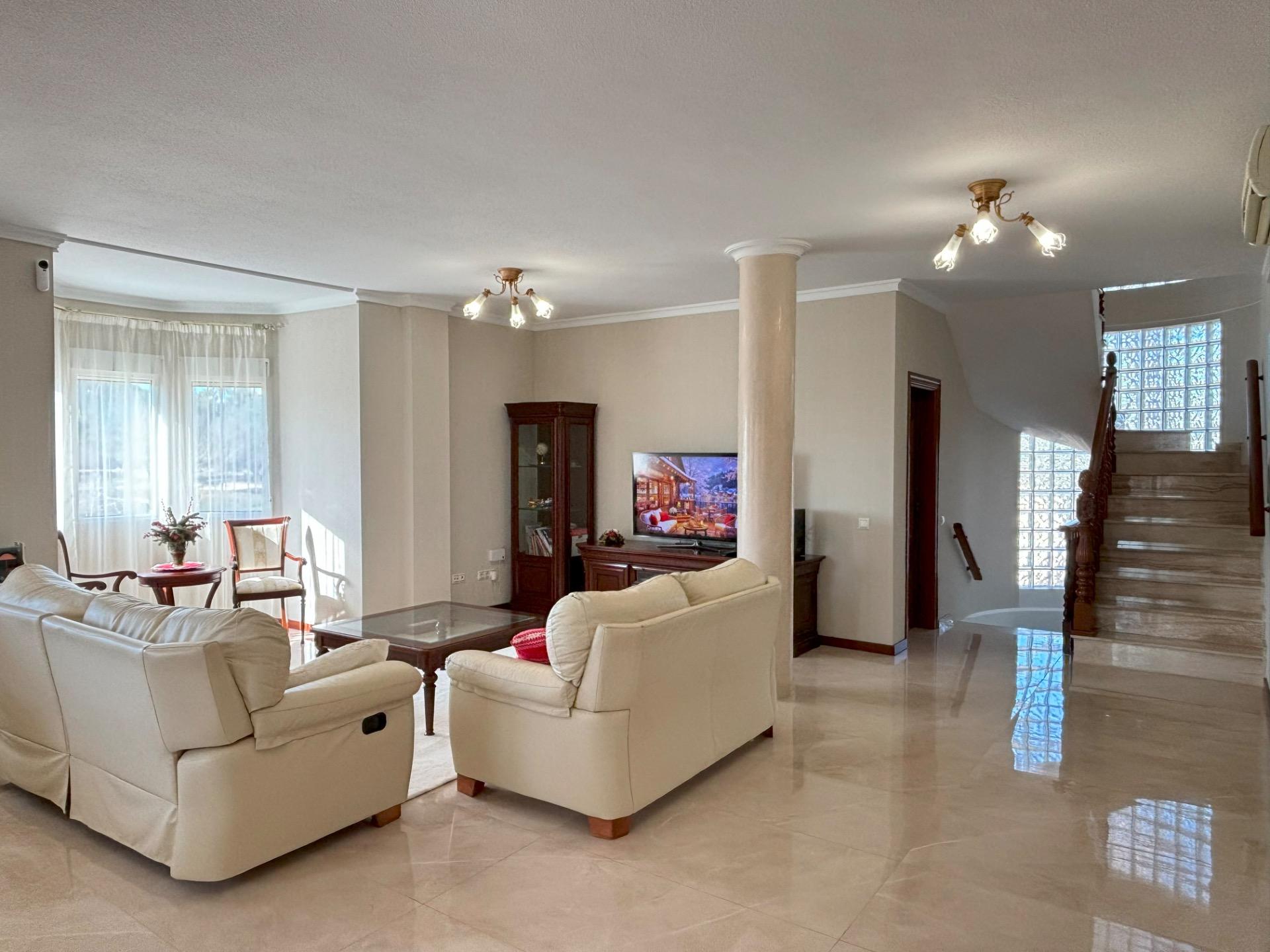 For sale - 5 Bedroom 4 Bathroom Villa in Rojales - Ciudad Quesada  - Alicante