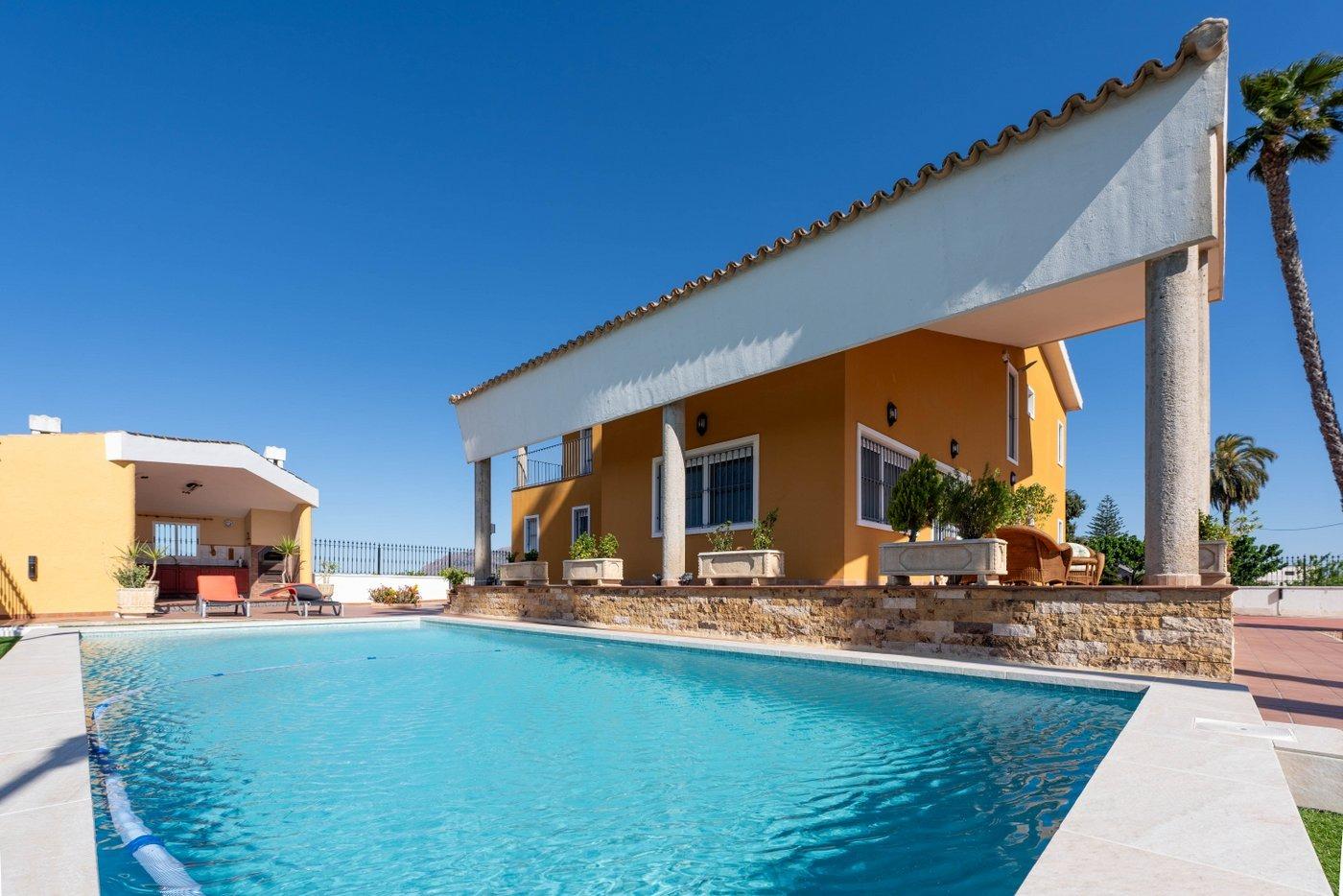 For sale - 5 Bedroom 3 Bathroom Villa in Orihuela - Orihuela Ciudad  - Alicante