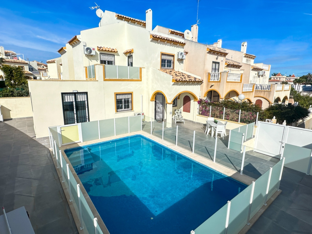 2 Bedroom 2 Bathroom Town House in Orihuela