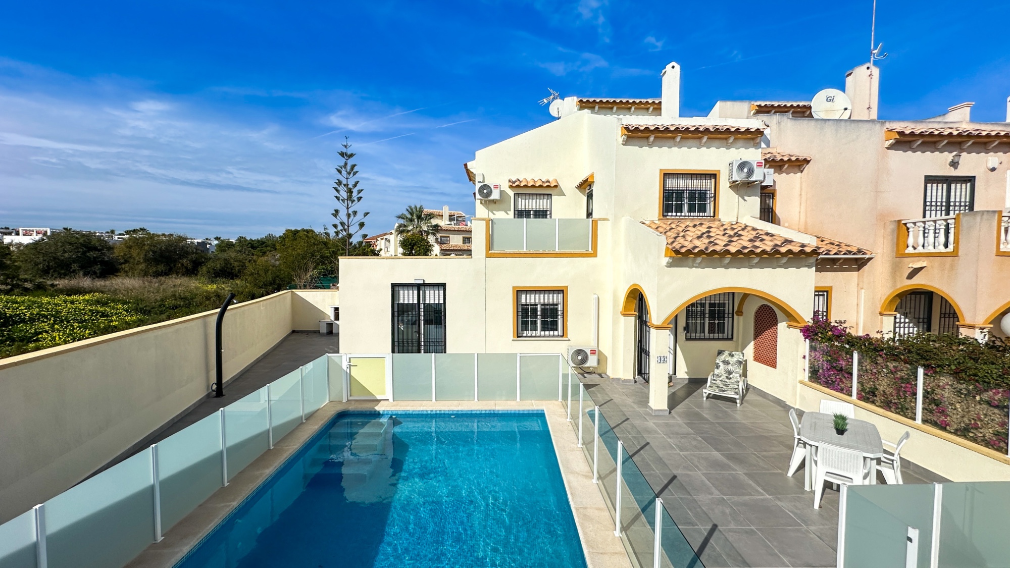 For sale - 2 Bedroom 2 Bathroom Town House in Orihuela - Inland  - Alicante