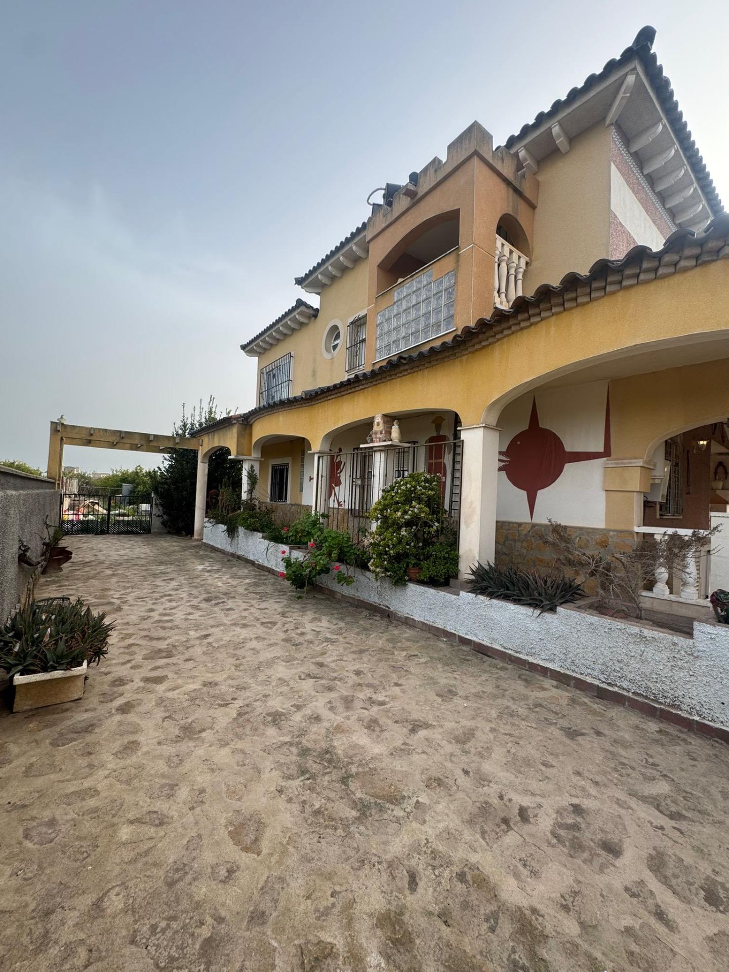 For sale - 5 Bedroom 3 Bathroom Villa in Orihuela - La Campaneta  - Alicante