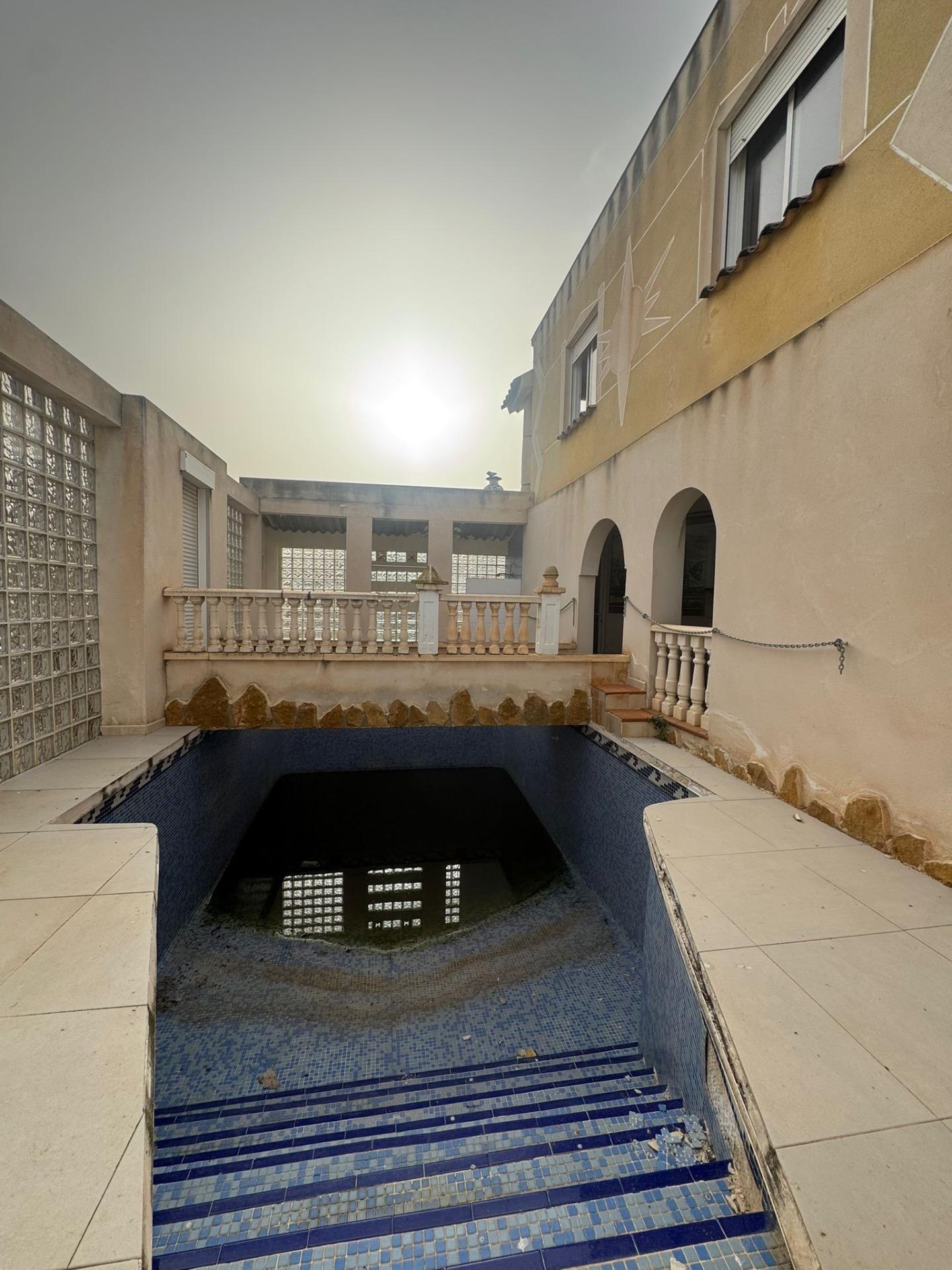 For sale - 5 Bedroom 3 Bathroom Villa in Orihuela - La Campaneta  - Alicante