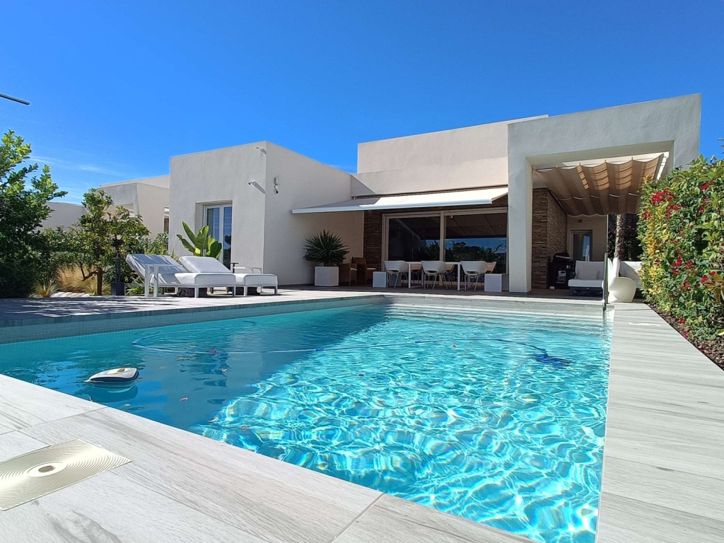 2 Bedroom 2 Bathroom Villa in Algorfa