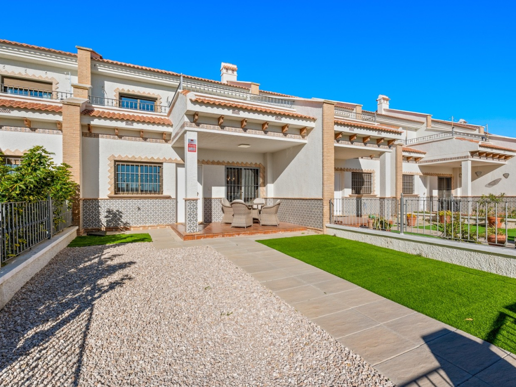 3 Bedroom 3 Bathroom Town House in San Miguel de Salinas