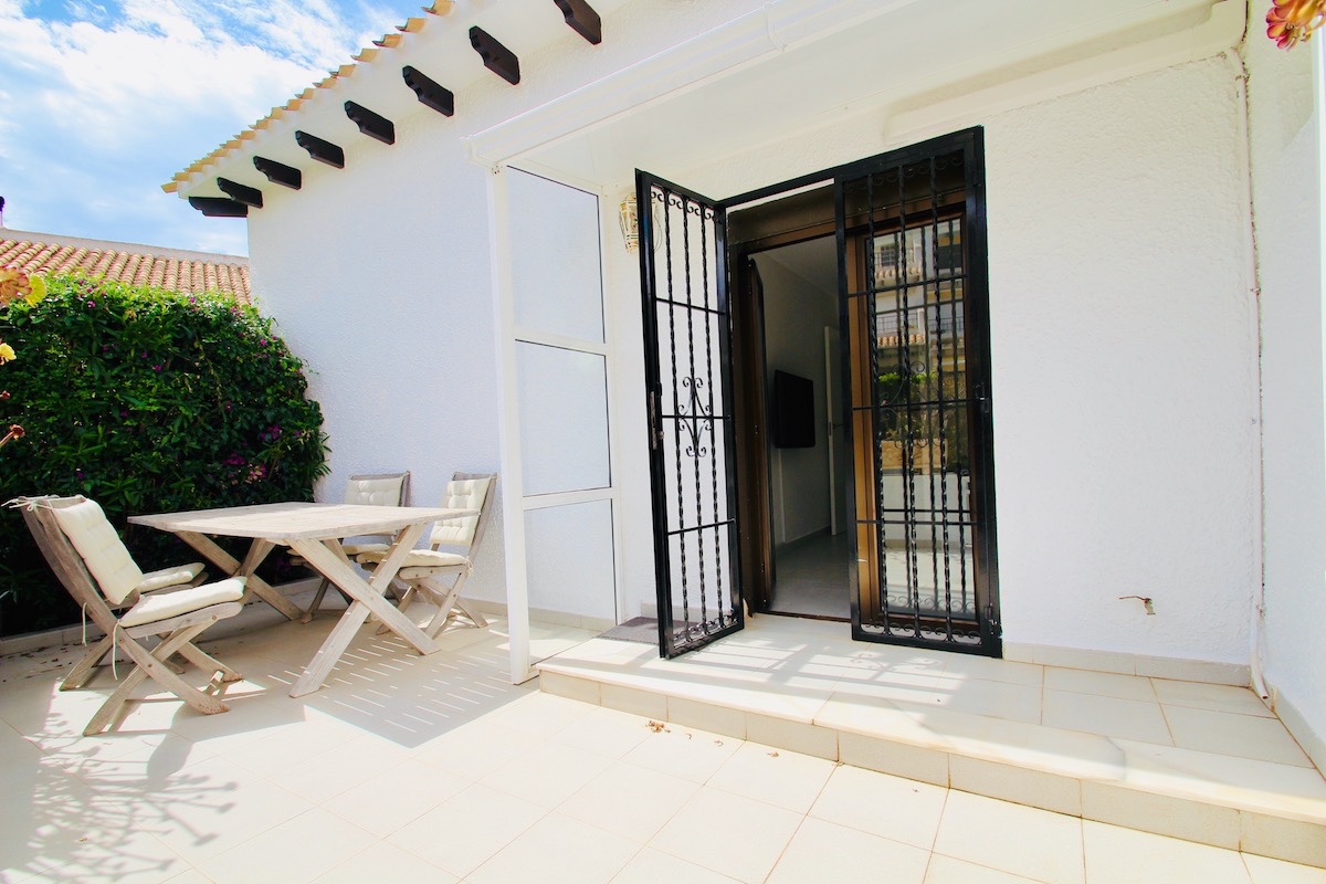 For sale - 4 Bedroom 2 Bathroom Town House in Orihuela Costa - Costa Blanca  - Alicante
