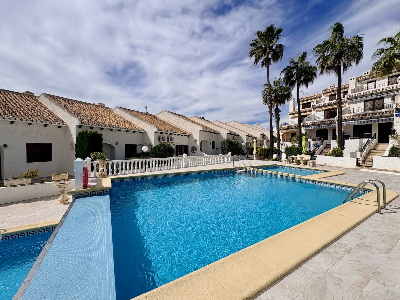 For sale - 4 Bedroom 2 Bathroom Town House in Orihuela Costa - Costa Blanca  - Alicante