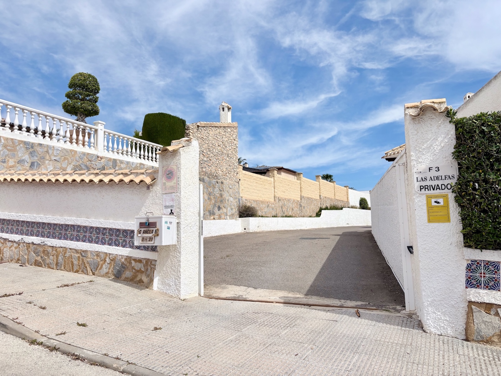 For sale - 4 Bedroom 2 Bathroom Town House in Orihuela Costa - Costa Blanca  - Alicante