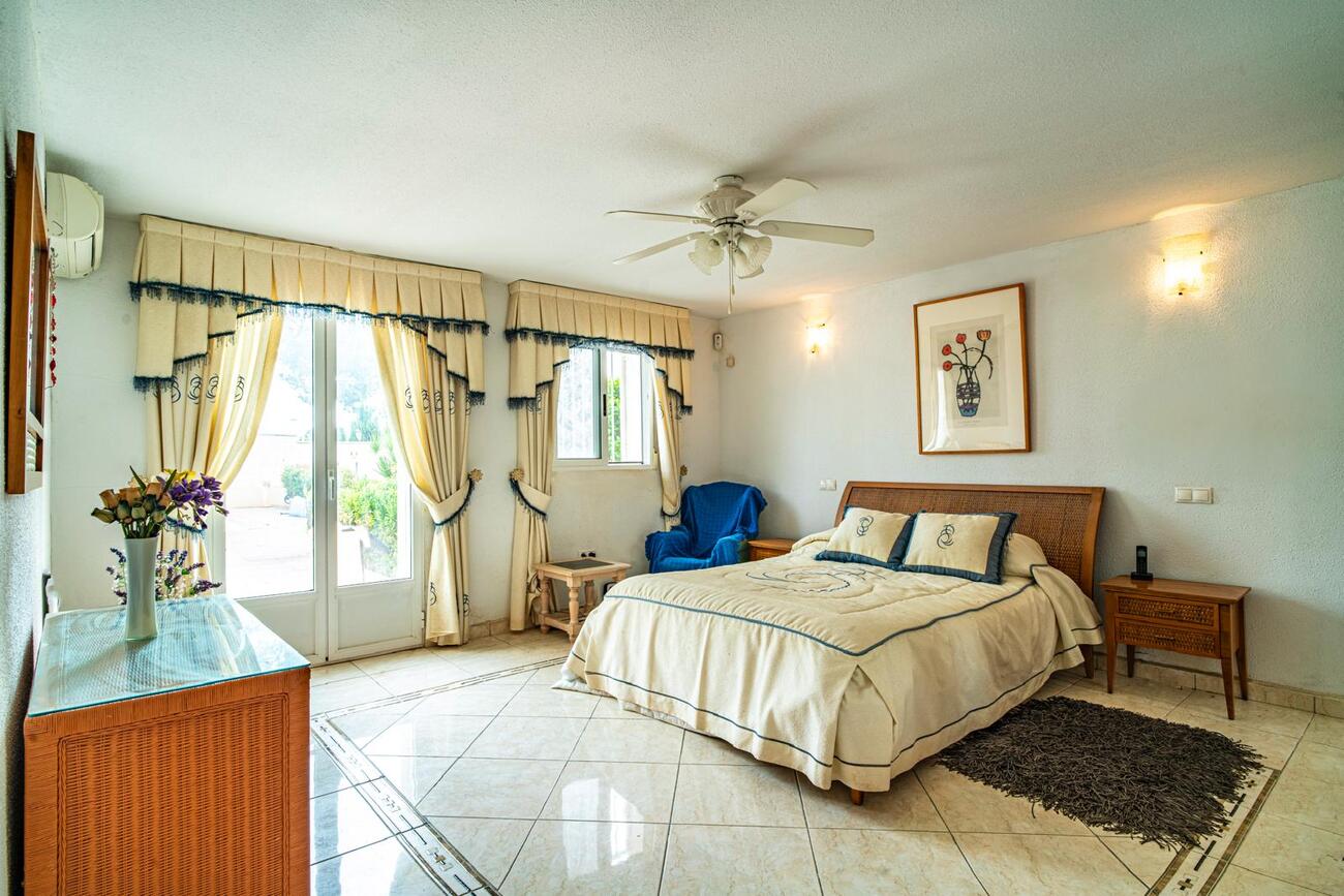 For sale - 4 Bedroom 4 Bathroom Villa in Orihuela -  - Alicante