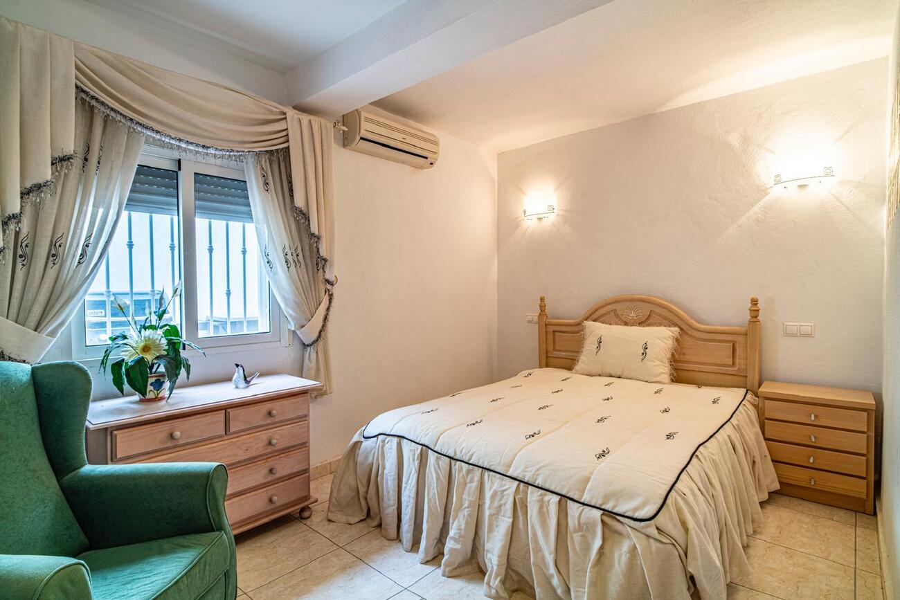 For sale - 4 Bedroom 4 Bathroom Villa in Orihuela -  - Alicante