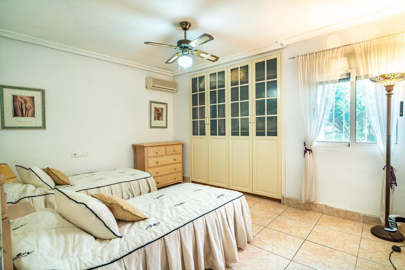 For sale - 4 Bedroom 4 Bathroom Villa in Orihuela -  - Alicante