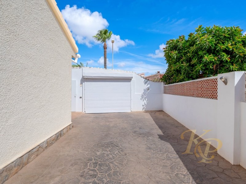 For sale - 7 Bedroom 3 Bathroom Villa in Rojales - Ciudad Quesada  - Alicante