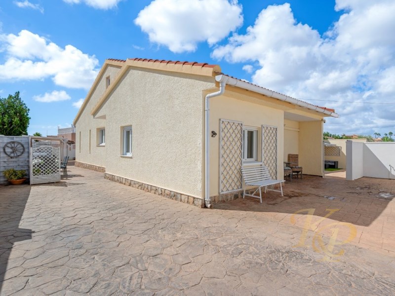For sale - 7 Bedroom 3 Bathroom Villa in Rojales - Ciudad Quesada  - Alicante