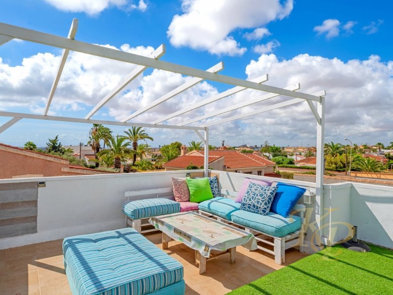 For sale - 7 Bedroom 3 Bathroom Villa in Rojales - Ciudad Quesada  - Alicante