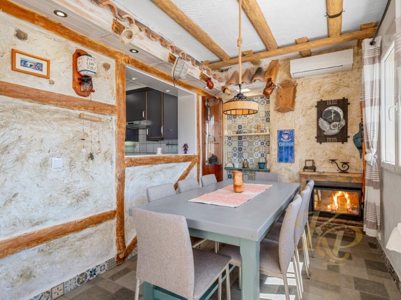 For sale - 7 Bedroom 3 Bathroom Villa in Rojales - Ciudad Quesada  - Alicante