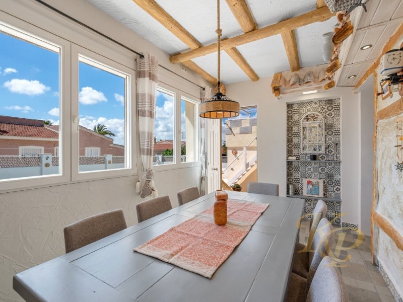 For sale - 7 Bedroom 3 Bathroom Villa in Rojales - Ciudad Quesada  - Alicante