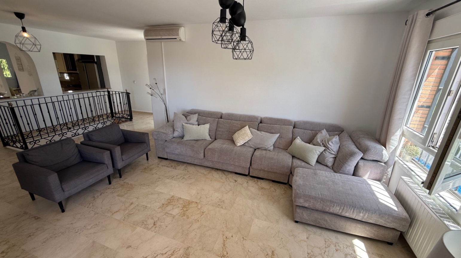 For sale - 4 Bedroom 2 Bathroom Villa in Orihuela - Inland  - Alicante