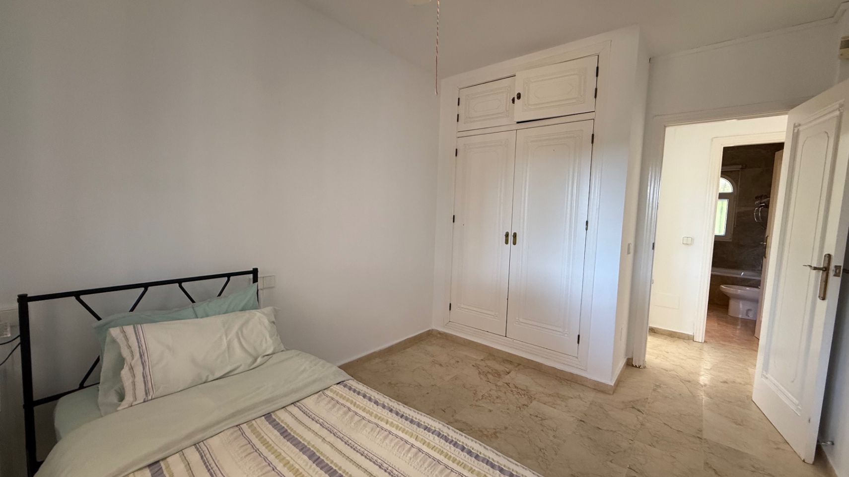 For sale - 4 Bedroom 2 Bathroom Villa in Orihuela - Inland  - Alicante