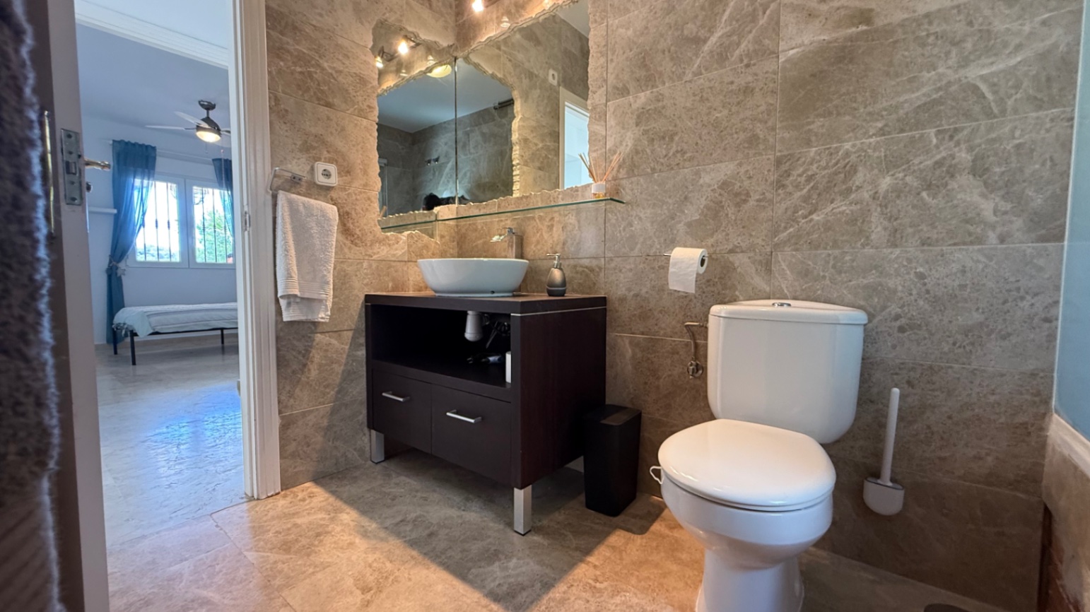 For sale - 4 Bedroom 2 Bathroom Villa in Orihuela - Inland  - Alicante