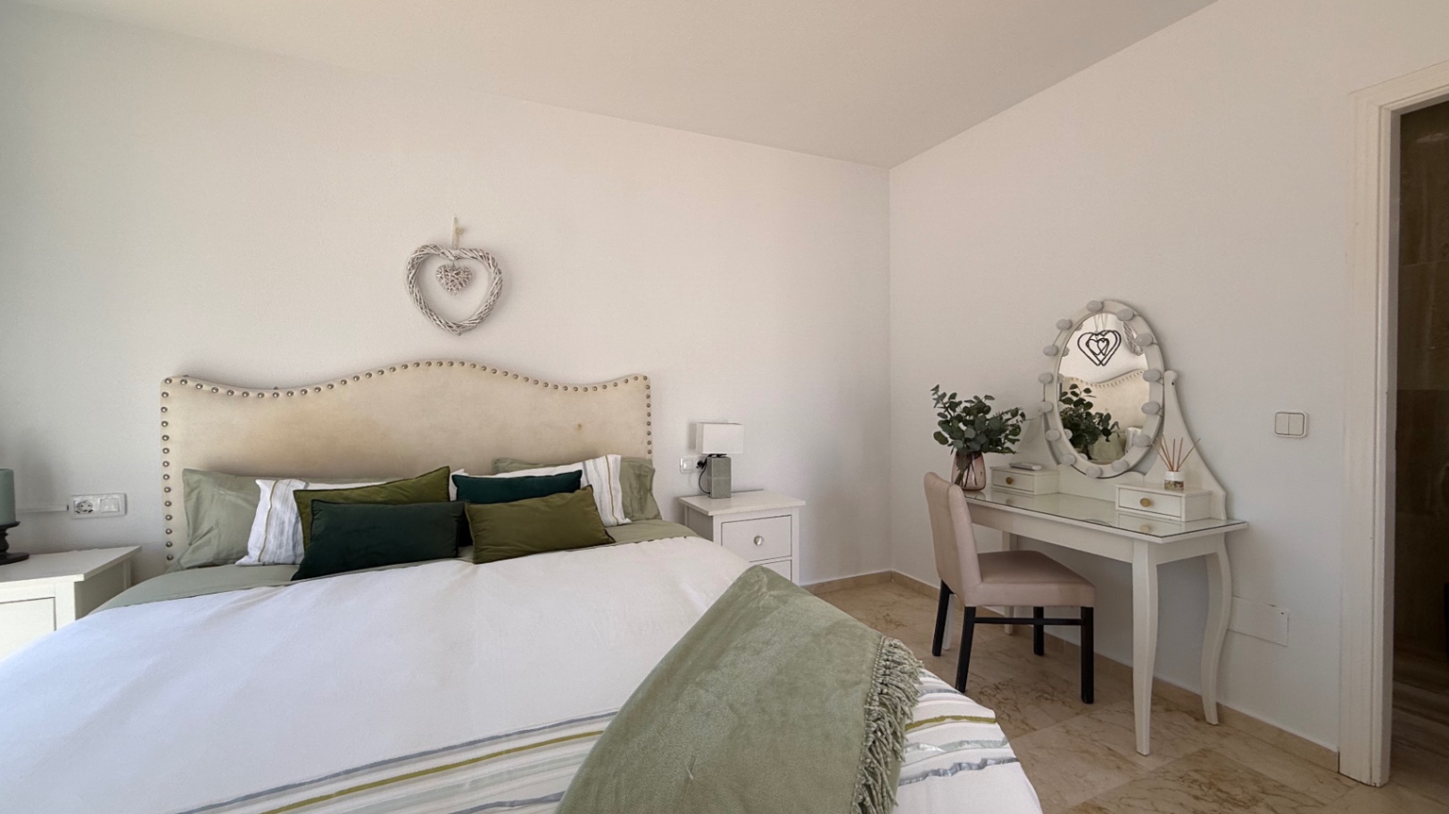 For sale - 4 Bedroom 2 Bathroom Villa in Orihuela - Inland  - Alicante