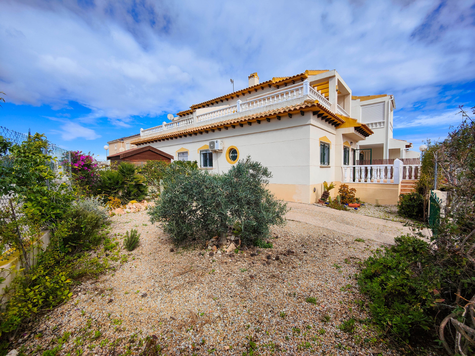 For sale - 3 Bedroom 2 Bathroom Town House in Orihuela Costa - Costa Blanca  - Alicante