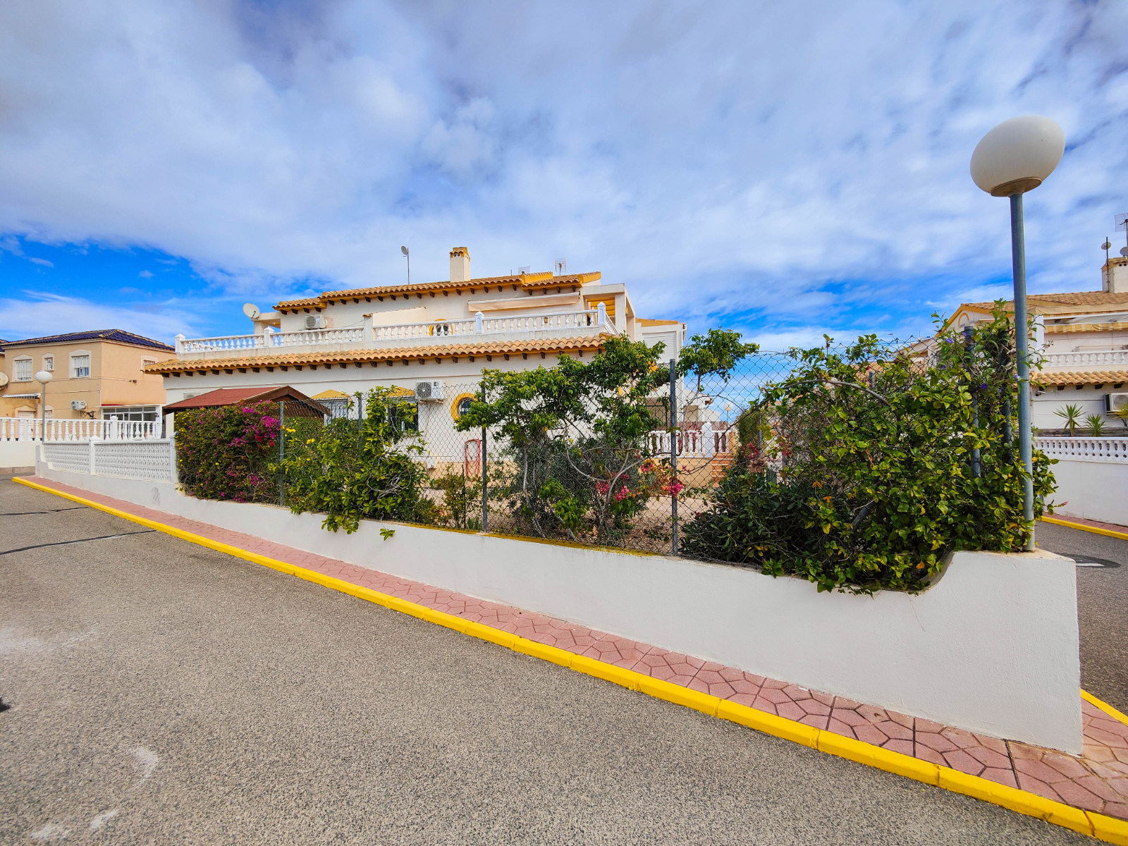 For sale - 3 Bedroom 2 Bathroom Town House in Orihuela Costa - Costa Blanca  - Alicante