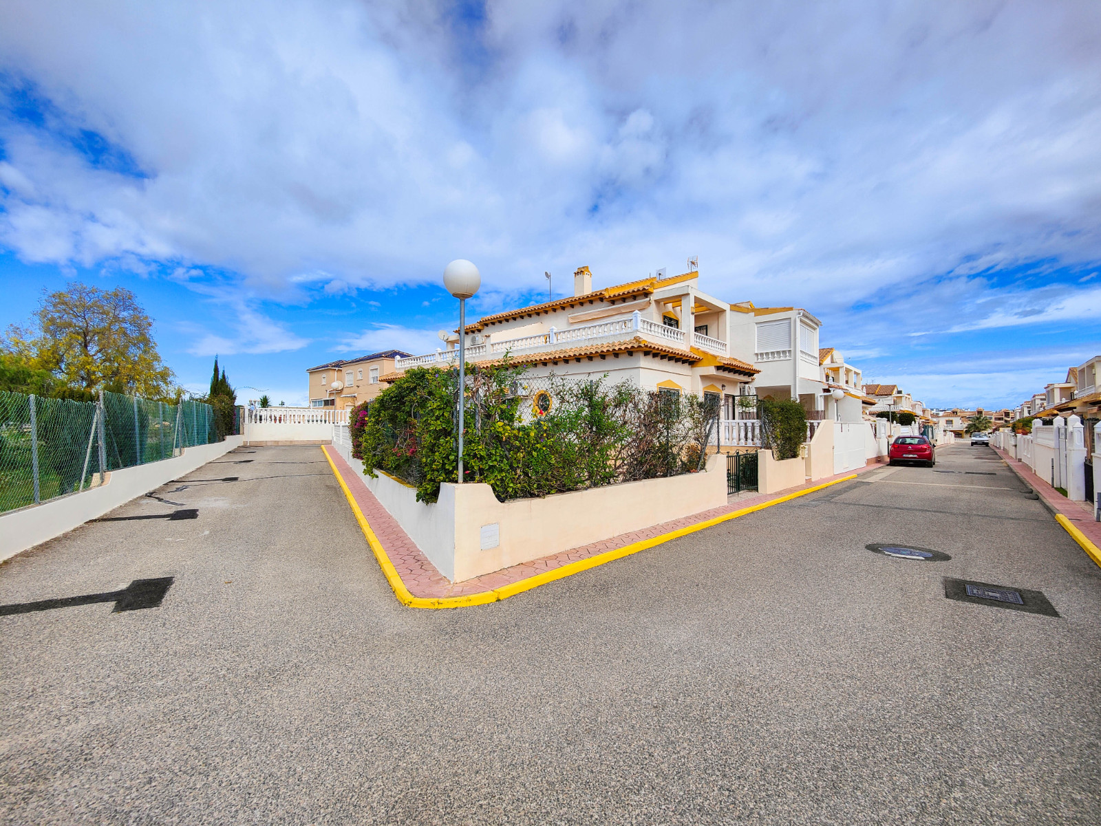 For sale - 3 Bedroom 2 Bathroom Town House in Orihuela Costa - Costa Blanca  - Alicante